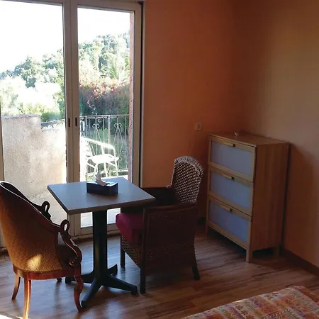 Five-bedroom Holiday In Maxime