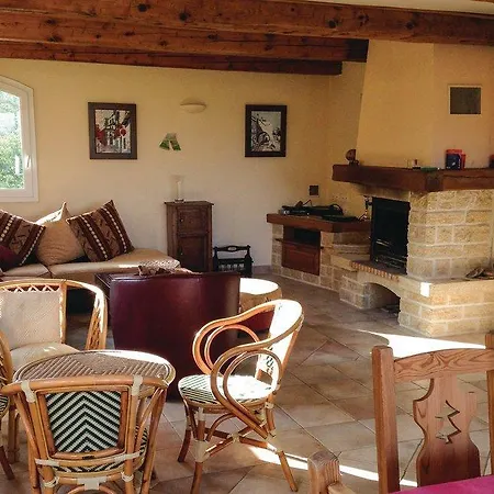 Five-bedroom Holiday In Maxime
