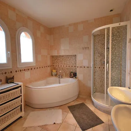 Holiday home Five-bedroom Holiday In Maxime *